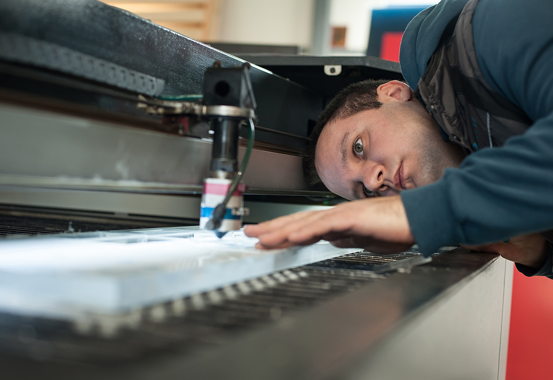 reparando-cabezal-corte-plotter